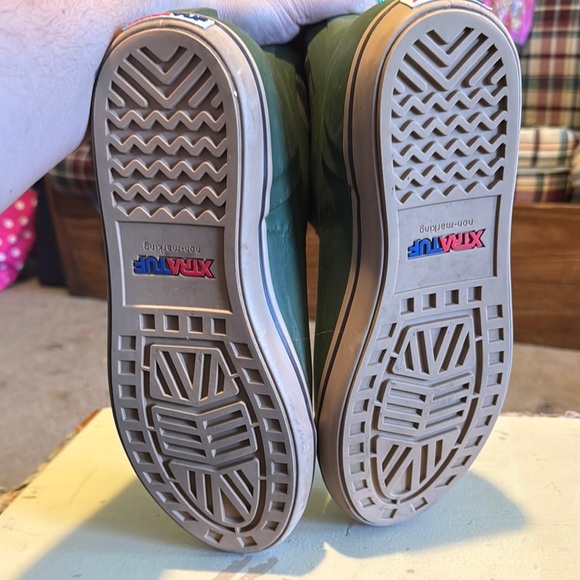Women’s XtraTuf size 10 - Picture 7 of 8